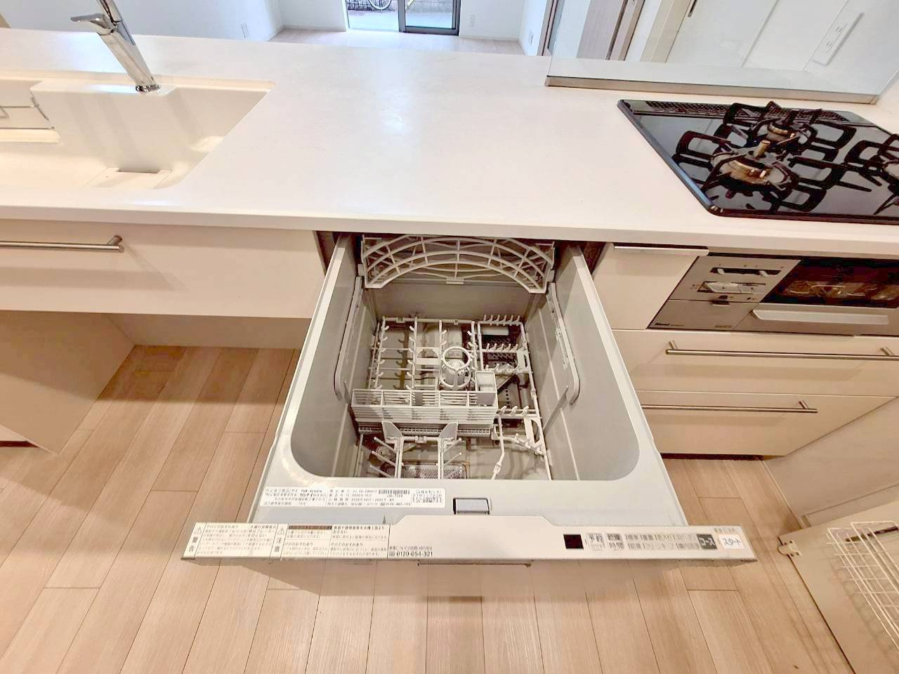 ２SＬＤＫ＋ＤＥＮ＋１１０㎡超のルーフバルコニー付き邸宅（３SＬＤＫ可）のキッチン|★嬉しい食洗器付き★