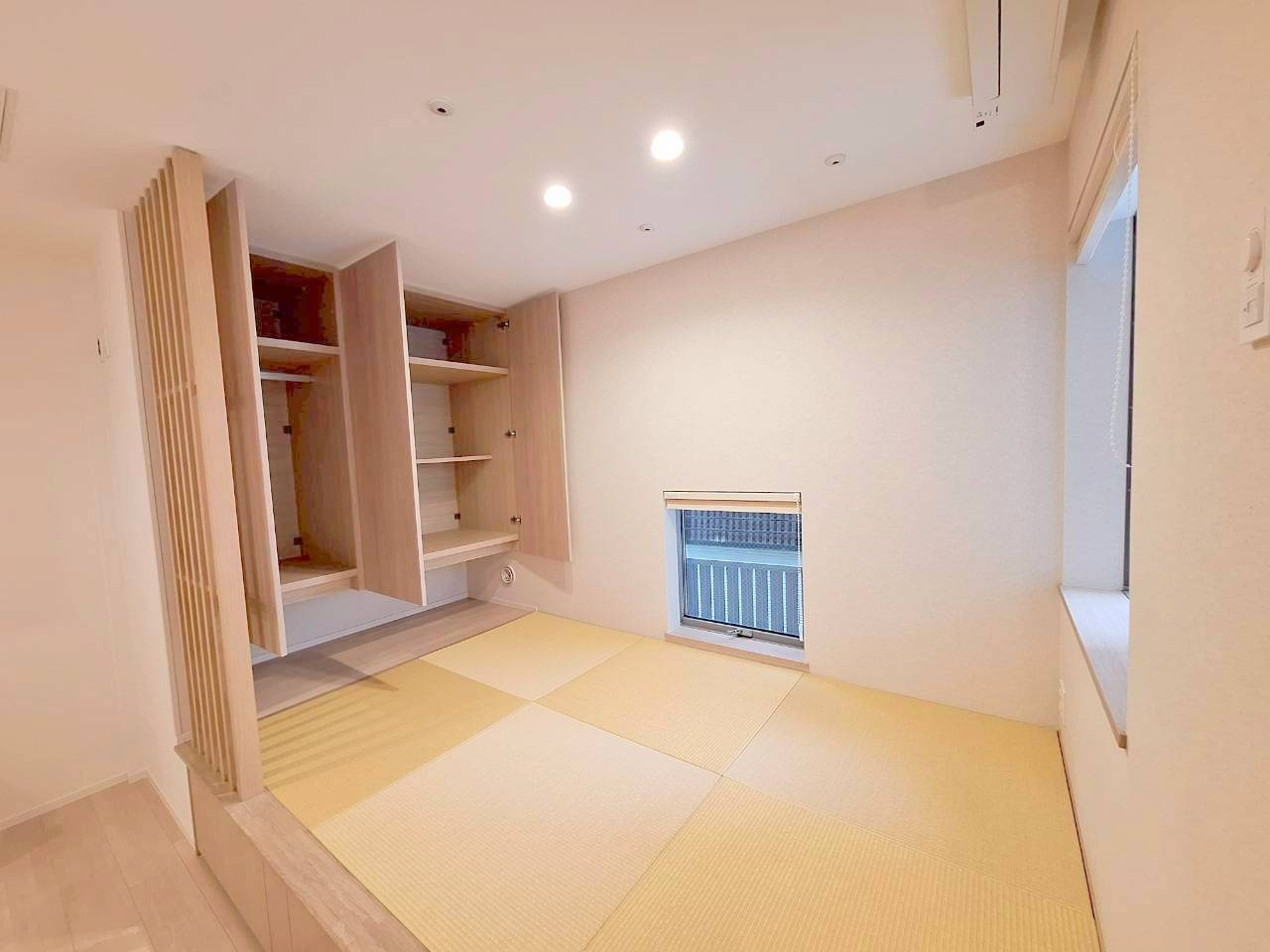 ２SＬＤＫ＋ＤＥＮ＋１１０㎡超のルーフバルコニー付き邸宅（３SＬＤＫ可）の和室|★小上りスペースに収納あり★