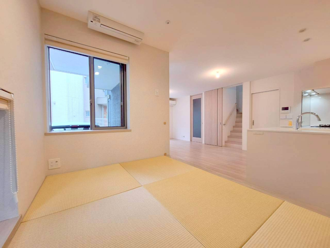 ２SＬＤＫ＋ＤＥＮ＋１１０㎡超のルーフバルコニー付き邸宅（３SＬＤＫ可）のその他|★リビング隣の小上りスペース★