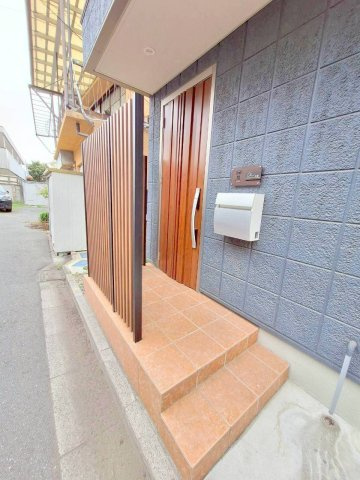 ２SＬＤＫ＋ＤＥＮ＋１１０㎡超のルーフバルコニー付き邸宅（３SＬＤＫ可）のエントランス|★玄関ドア★