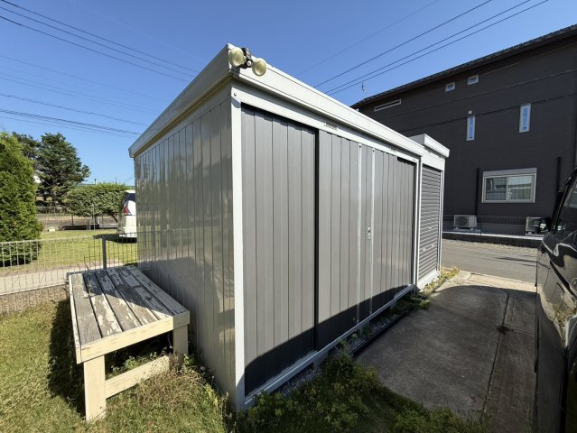 愛車と暮らす築浅住宅。バイクガレージ＋駐車3台＋ウッドデッキ付きの南庭のその他