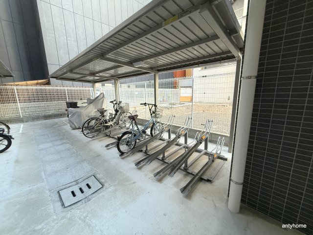 エステムコート難波３ラグース　仲介手数料無料の駐車場