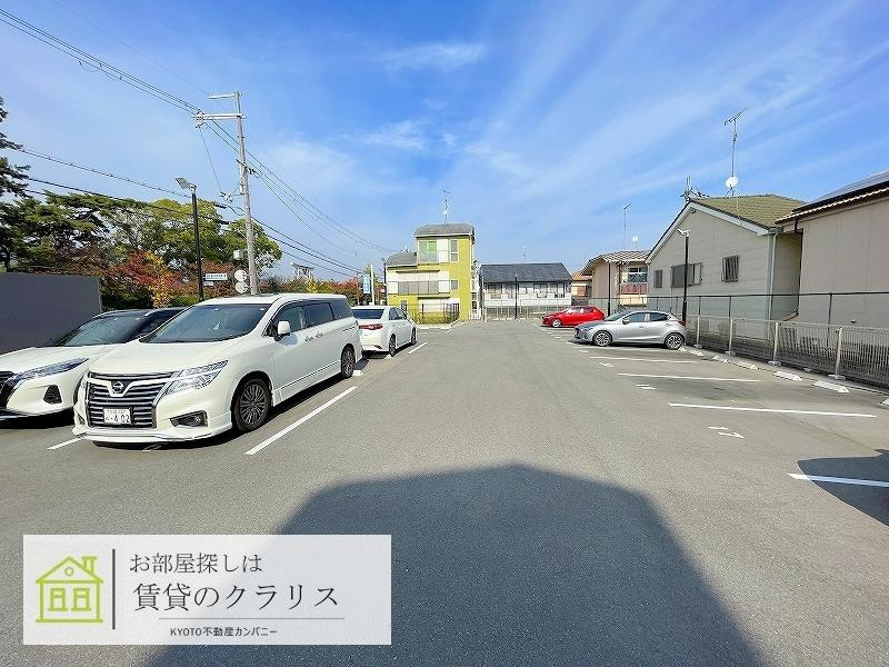 グローリードミール天神の駐車場