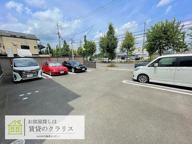 アビタシオン桂川の駐車場