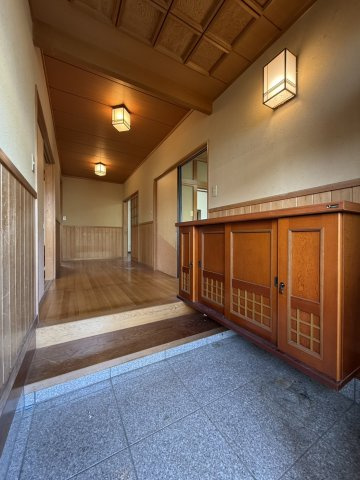 和モダンの趣ある邸宅×南庭付き・室内綺麗♪大田原市美原の玄関|落ち着いた玄関です