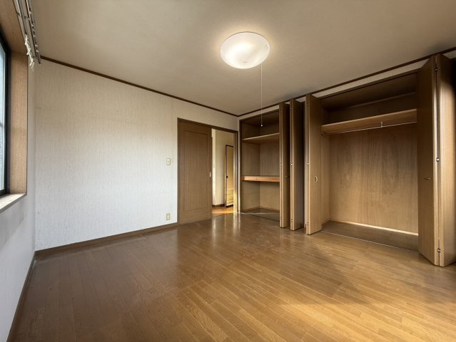 和モダンの趣ある邸宅×南庭付き・室内綺麗♪大田原市美原の洋室|使い勝手のいい洋室です