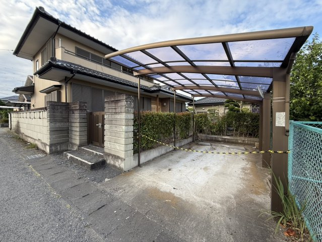 和モダンの趣ある邸宅×南庭付き・室内綺麗♪大田原市美原の駐車場|車をお持ちの方に嬉しい駐車場付きの物件です