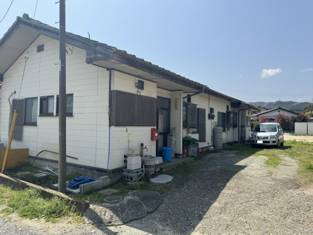 【3棟まとめ売り】平屋2棟＋共同住宅の一括販売～高萩市大字島名～の外観|落ち着いた雰囲気の平屋A棟。敷地内に駐車スペースもあり、日常の使い勝手が良い住まいです。