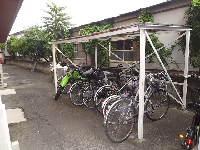 シャルマン島野の駐車場