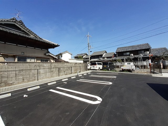 ルナハイツ2の駐車場