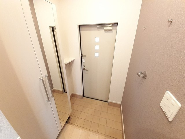 ルナハイツ2の玄関