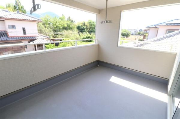 宮崎市清武町今泉・中古戸建のバルコニー|【バルコニー】
2部屋から出入りができるバルコニーです。新鮮な空気を取り込んで、リフレッシュしましょう。
