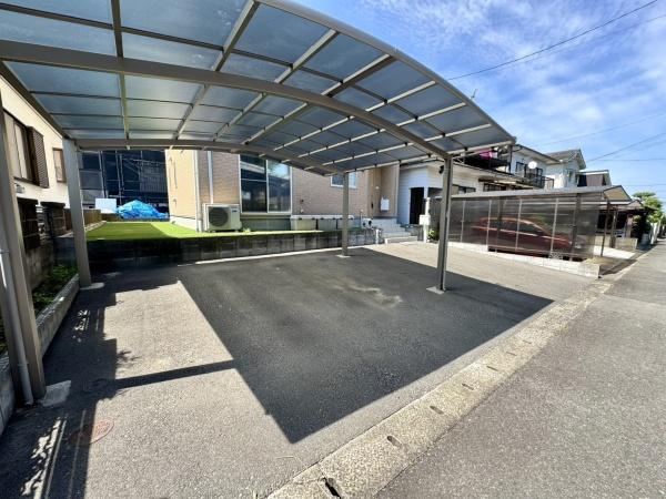 宮崎市清武町今泉・中古戸建の駐車場|【駐車場】
駐車スペース4台（軽車両を含む）
来客時はもちろん、将来お子様が免許取得後も便利です