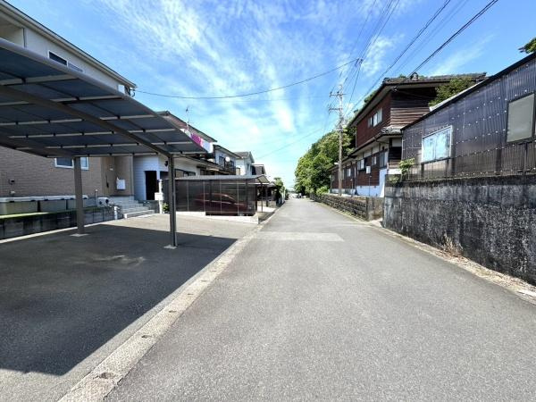 宮崎市清武町今泉・中古戸建の前面道路含む現地写真|【前面道路】
南側公道5.97ｍ