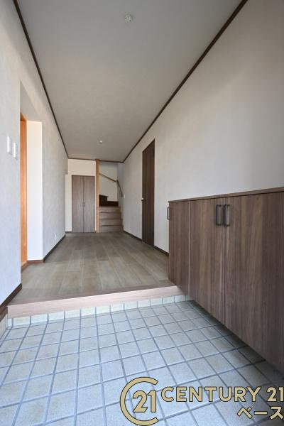 大和高田市今里川合方　一戸建の玄関|■現地撮影写真■すっきりとした玄関が家族やお客様を迎えてくれます！