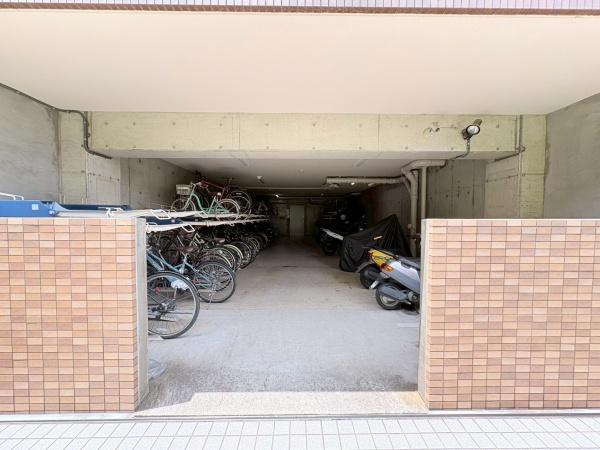 ガーデンハイツ藤が丘のその他共用部分|入り口には監視カメラ設置有。