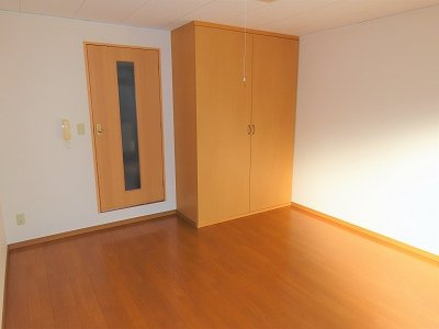 レオパレスファーストステージＳの寝室|フローリングのお部屋です