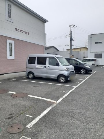 オニオンハイツの駐車場