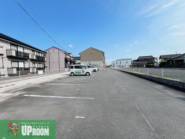 リヴェールの駐車場