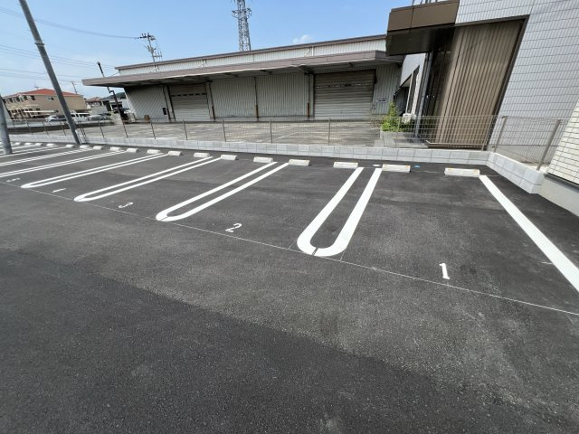 ハイムレトア飾東　A棟の駐車場