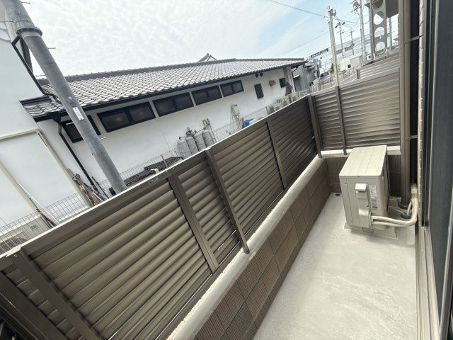 ハイムレトア飾東　B棟のバルコニー