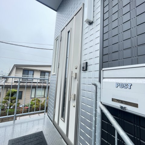 ハイツひとみ２５の玄関