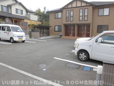 【駐車場】 | ラフィーネ東野