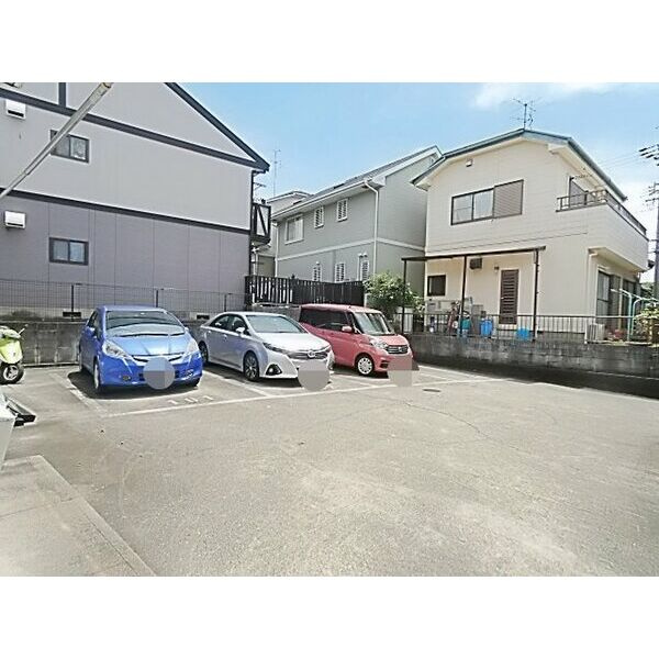 コーポ藤塚の駐車場