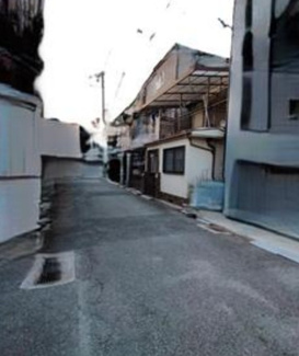 【前面道路含む現地写真】 | 尼崎市瓦宮１丁目中古戸建 | 前面道路は南側に私道　幅員約4ｍです♪