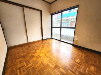 【洋室】 | 尼崎市大庄北１丁目中古戸建 | ２階西側洋室4.5帖です♪バルコニーに面した明るく開放的な室内です♪