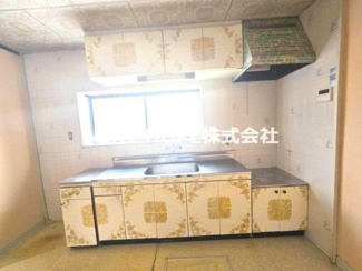 【キッチン】 | 尼崎市大庄北１丁目中古戸建 | キッチンです♪出窓も有り、お好きなリフォームを楽しんでみませんか？