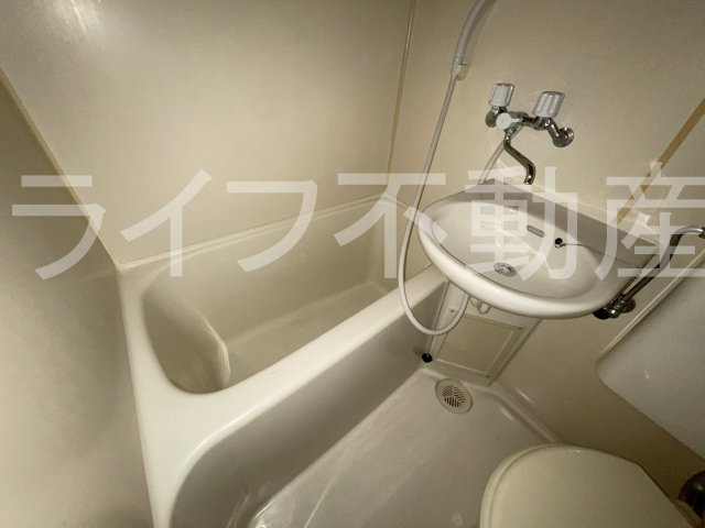 レオハイツ若江の浴室|お風呂です