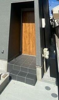 藤沢市弥勒寺１丁目の一戸建てのエントランス