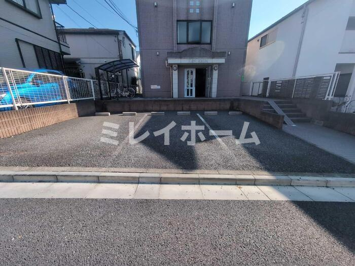 ケンハイムの駐車場