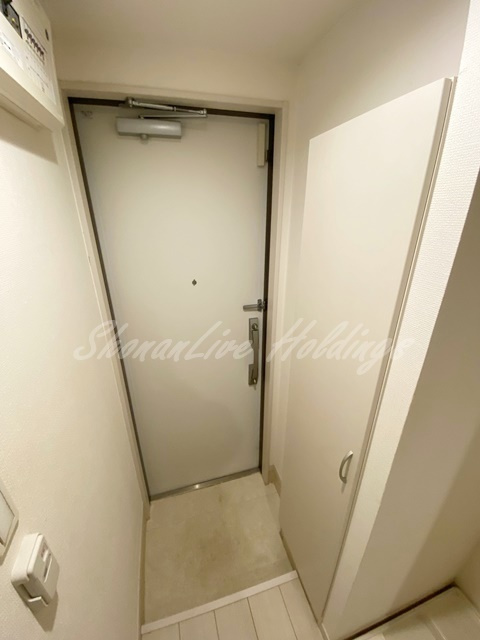藤沢市円行１丁目の賃貸マンションの玄関