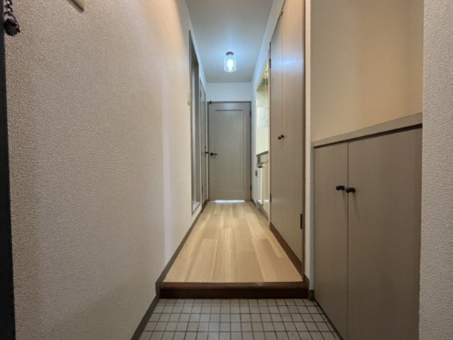 ダイナコート久留米レジックスの玄関|玄関を開けると明るい空間となっております。