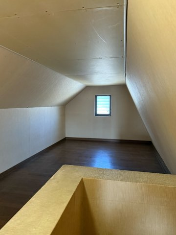 長岡京市今里川原の洋室