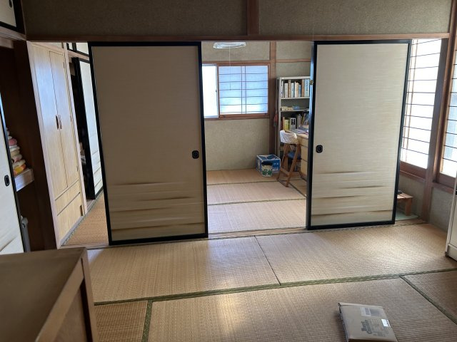 南相馬市原町区桜井町 中古住宅5DK 陽当たり良好！ 不動産プラスの和室|二階の通しの和室になります。6帖和室と6帖和室です。襖を開けると広くお使いいただけます。