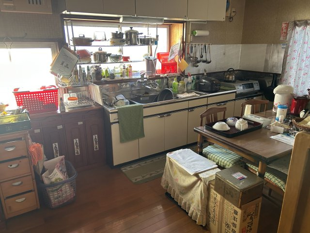 南相馬市原町区桜井町 中古住宅5DK 陽当たり良好！ 不動産プラスのキッチン|ダイニングキッチンです。動産は処分にてお引渡しになります。