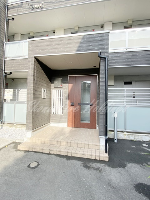 鎌倉市山崎の賃貸マンションのエントランス|清潔感のあるエントランスです♪