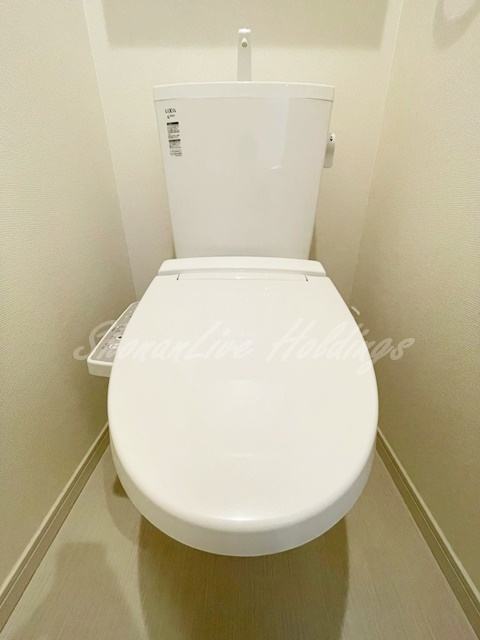 鎌倉市山崎の賃貸マンションのトイレ|清潔感のあるトイレです