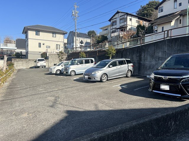 岡嶋グリーンハイツの駐車場