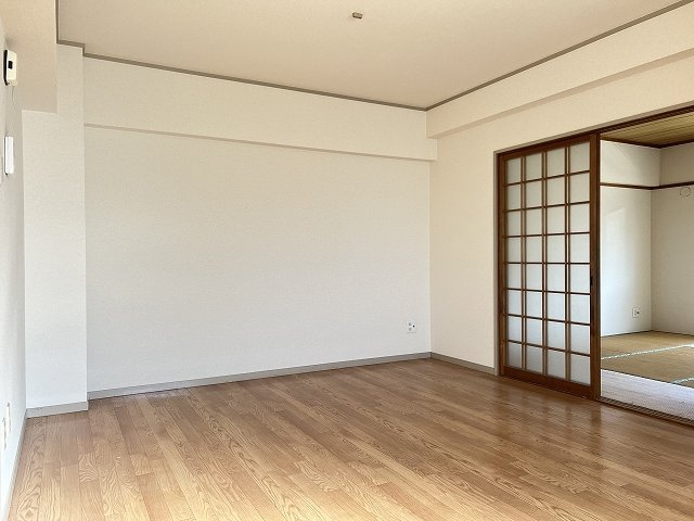 岡嶋グリーンハイツの洋室