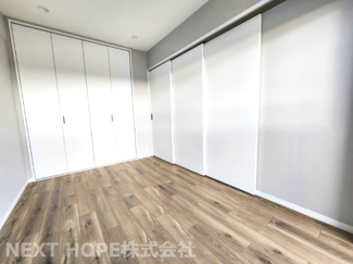 【洋室】 | 武庫川公園レックスマンション　リフォーム済 | バルコニーに面した洋室５帖です♪建具をオープンにしていただくとリビングからの広がる空間を確保できます！１
