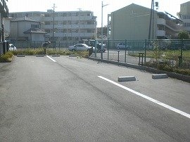 神戸市西区玉津町上池のアパートの駐車場