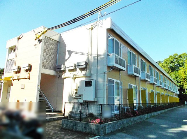 レオパレス三田ウチダ３号館の外観
