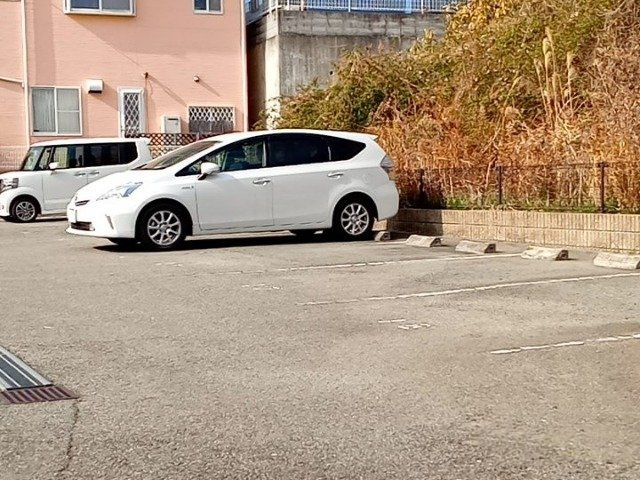 レオパレス天が岡の駐車場