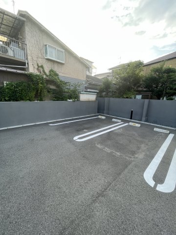 ソフィット宮川の駐車場