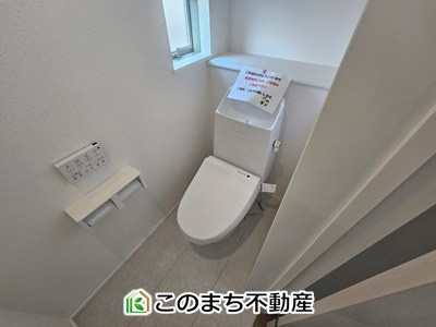 ハートフルタウン宇都宮市清原台4丁目941番のトイレ|小窓から換気ができて清潔なトイレスペース☆