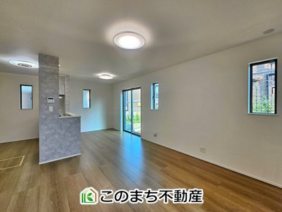 ハートフルタウン宇都宮市清原台4丁目941番の居間・リビング|時間のゆとりと空間、暖かな陽光がもたらす光と風を独占してください。新しい暮らしが始まります。